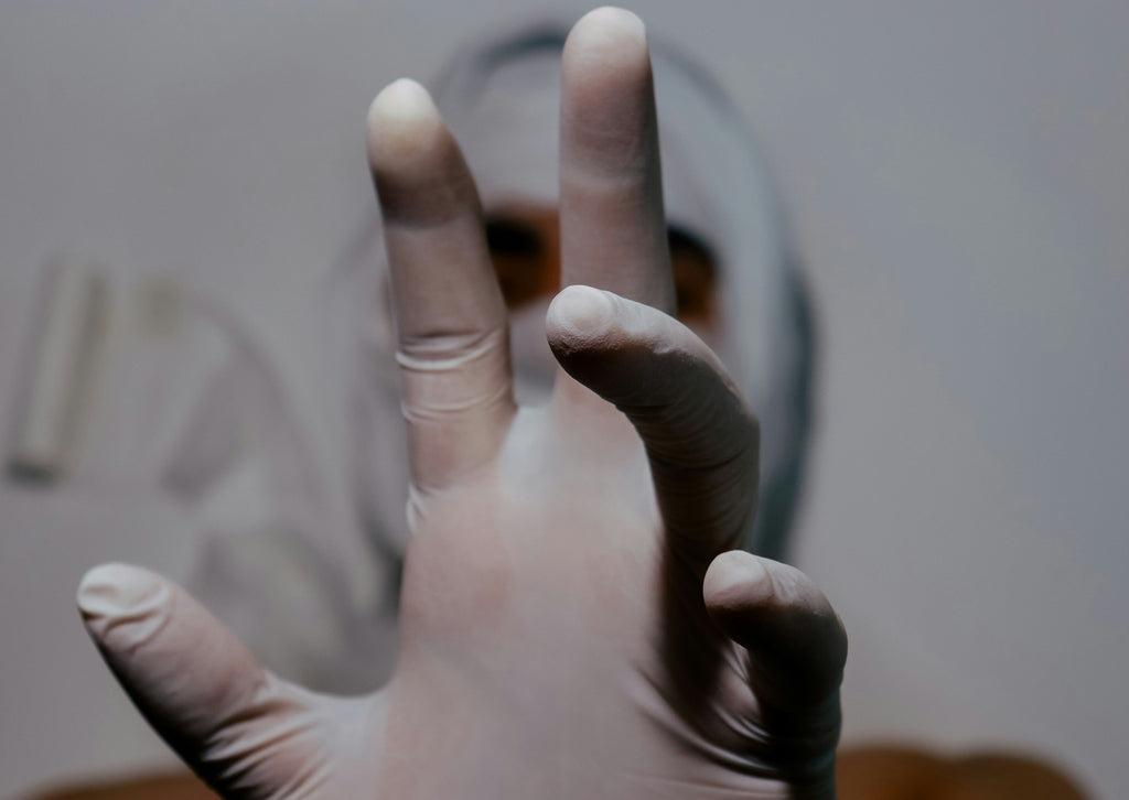 10 Uses of Disposable Gloves in Everyday Life